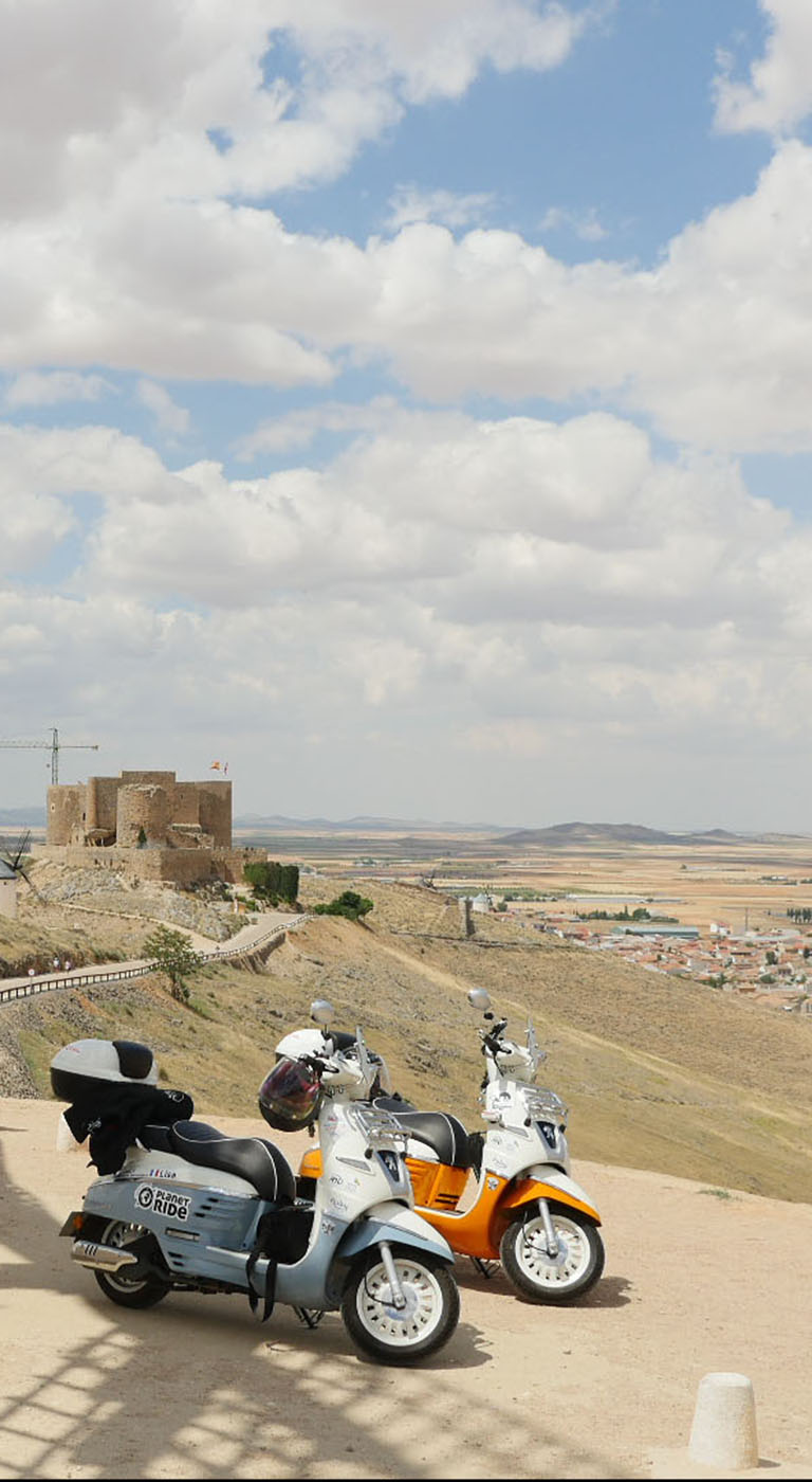 Clémence and Lisa left Paris on the most beautiful roads in the south towards Morocco. They crossed with their scooter Django the famous road of Don Quixote in Spain. A discovery that will remain without doubts among the most beautiful of their adventure.